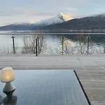 Seafront Retreat With Panoramic Mountain Views * Ballangen
