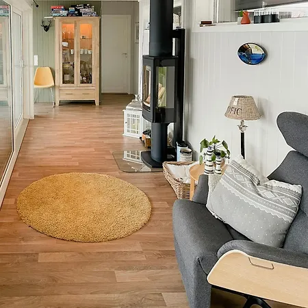 Seafront Retreat With Panoramic Mountain Views Tatil Evi