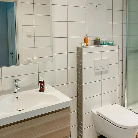 Seafront Retreat With Panoramic Mountain Views