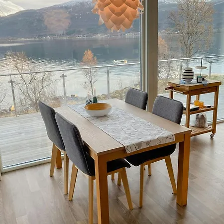 Seafront Retreat With Panoramic Mountain Views