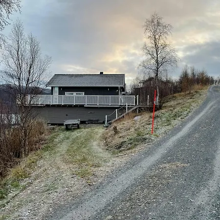 Seafront Retreat With Panoramic Mountain Views