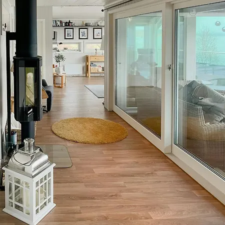 Seafront Retreat With Panoramic Mountain Views Casa de Férias *