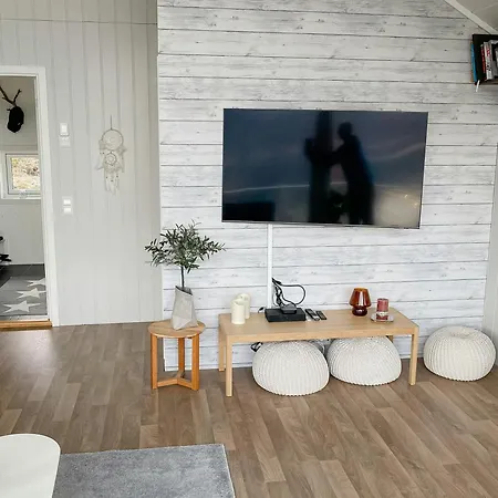 Seafront Retreat With Panoramic Mountain Views * Ballangen