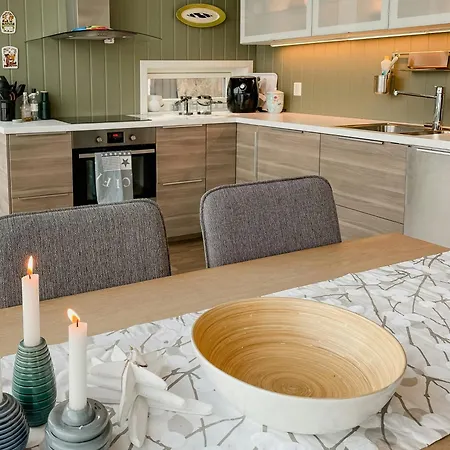 Seafront Retreat With Panoramic Mountain Views Casa de Férias Ballangen