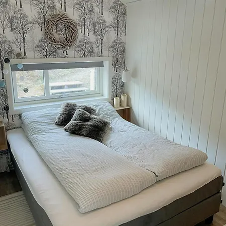 Seafront Retreat With Panoramic Mountain Views