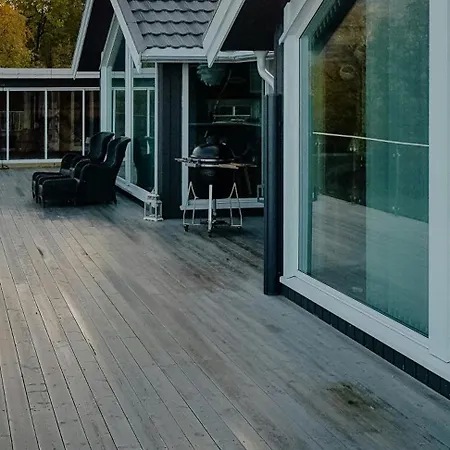 Seafront Retreat With Panoramic Mountain Views Casa de Férias Ballangen