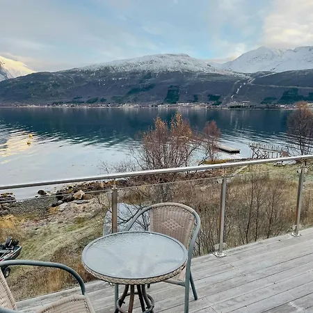 Seafront Retreat With Panoramic Mountain Views * Ballangen