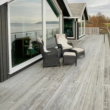 Tatil Evi Seafront Retreat With Panoramic Mountain Views