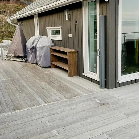 Seafront Retreat With Panoramic Mountain Views Casa de Férias Ballangen