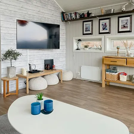Tatil Evi Seafront Retreat With Panoramic Mountain Views
