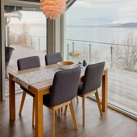 Seafront Retreat With Panoramic Mountain Views * Ballangen