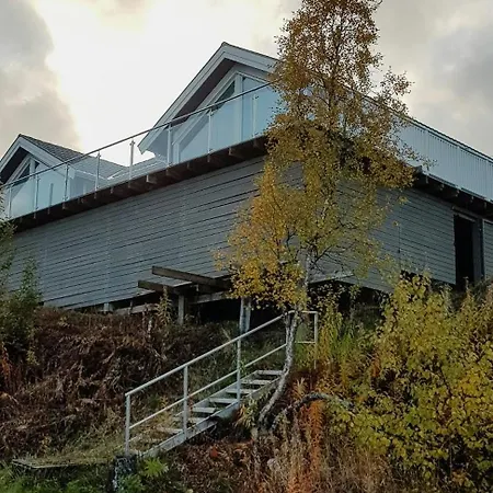 Seafront Retreat With Panoramic Mountain Views
