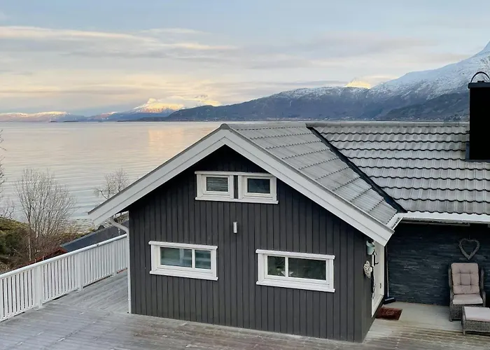 Seafront Retreat With Panoramic Mountain Views *