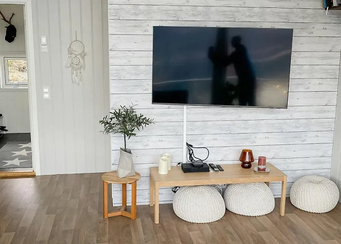 Seafront Retreat With Panoramic Mountain Views * Ballangen