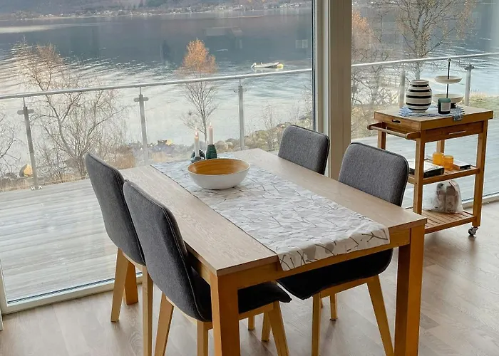 Seafront Retreat With Panoramic Mountain Views Сasa de vacaciones *