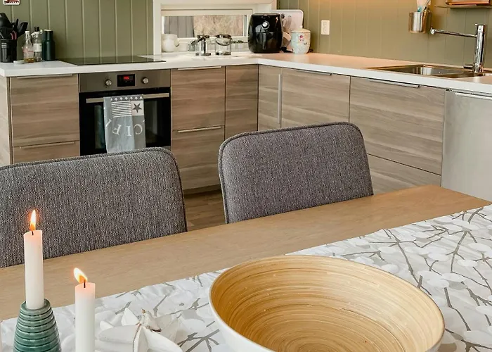 Seafront Retreat With Panoramic Mountain Views Ballangen