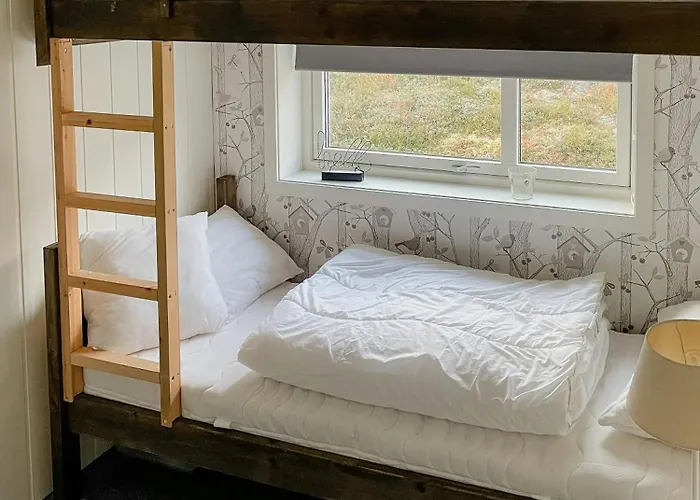 Seafront Retreat With Panoramic Mountain Views Сasa de vacaciones Ballangen