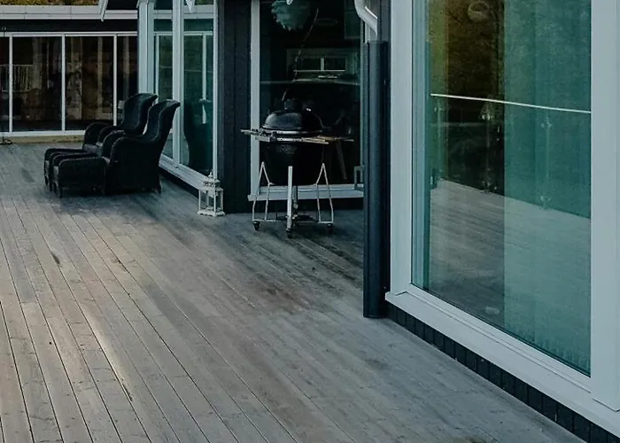 Seafront Retreat With Panoramic Mountain Views