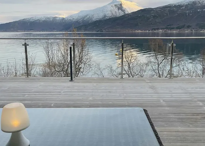 Seafront Retreat With Panoramic Mountain Views * Ballangen
