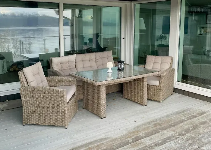 Seafront Retreat With Panoramic Mountain Views Ballangen