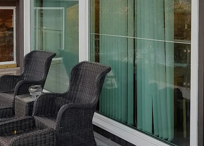 Seafront Retreat With Panoramic Mountain Views Сasa de vacaciones