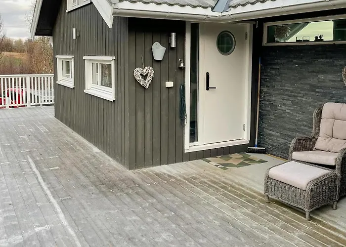 Seafront Retreat With Panoramic Mountain Views * Ballangen