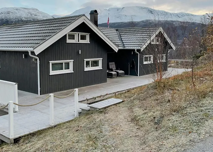 Seafront Retreat With Panoramic Mountain Views Сasa de vacaciones