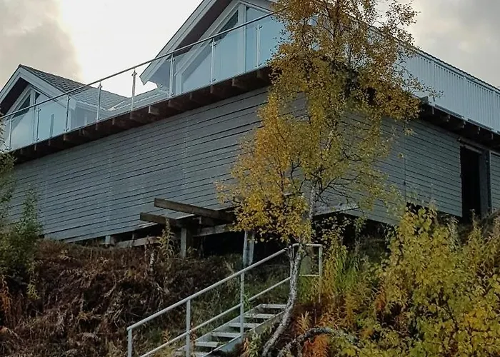 Seafront Retreat With Panoramic Mountain Views