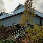 Seafront Retreat With Panoramic Mountain Views