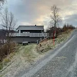 別荘 Seafront Retreat With Panoramic Mountain Views Ballangen