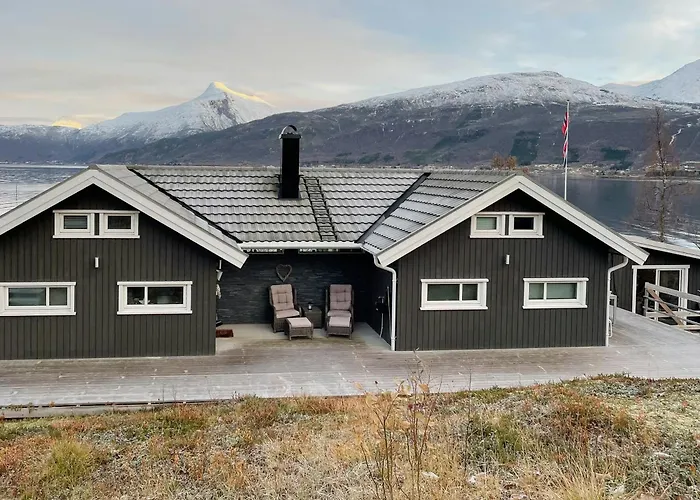 Seafront Retreat With Panoramic Mountain Views *
