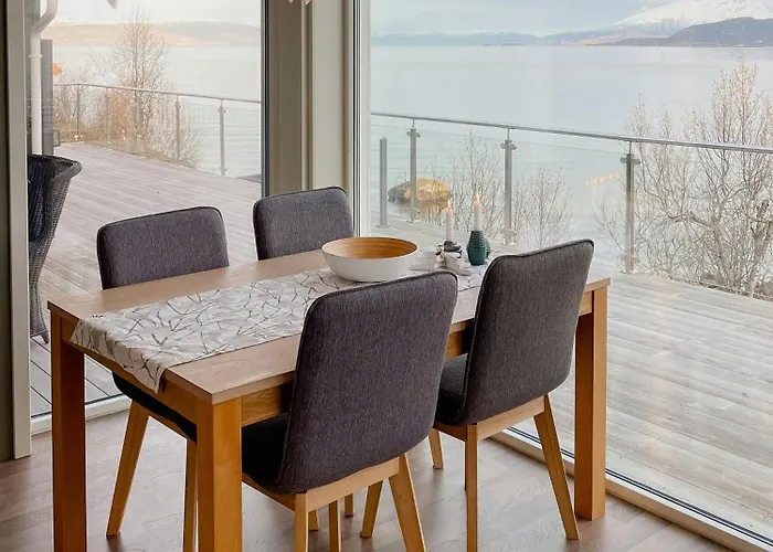 Seafront Retreat With Panoramic Mountain Views * Ballangen