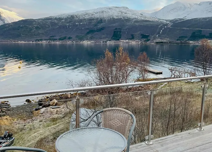 Seafront Retreat With Panoramic Mountain Views * Ballangen